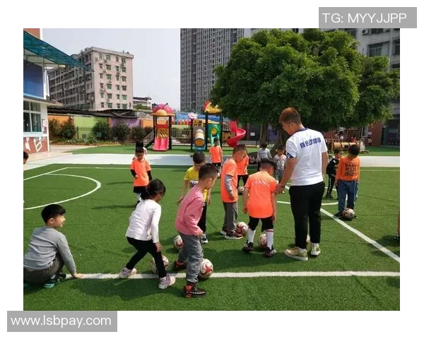 创意无限自制足球教玩具让孩子们在玩乐中学习运动技能与团队合作精神